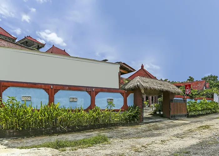Spot On 90882 Sari Near Garuda Wisnu Kencana Hotel 2*