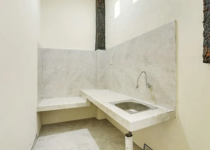 Hotel Spot On 90882 Sari Near Garuda Wisnu Kencana