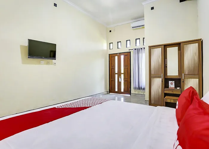 Spot On 90882 Sari Near Garuda Wisnu Kencana Hotel 2*