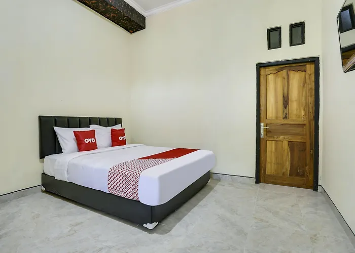 Spot On 90882 Sari Near Garuda Wisnu Kencana Hotel 2*